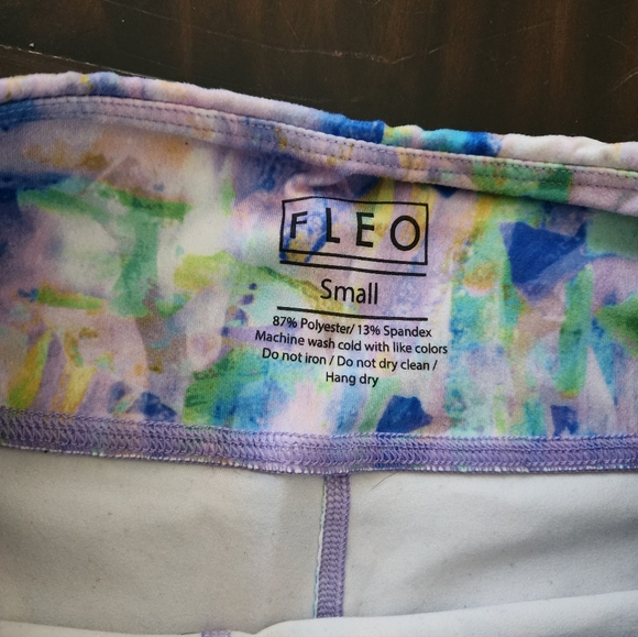 Fleo Shorts - Picture 3 of 4